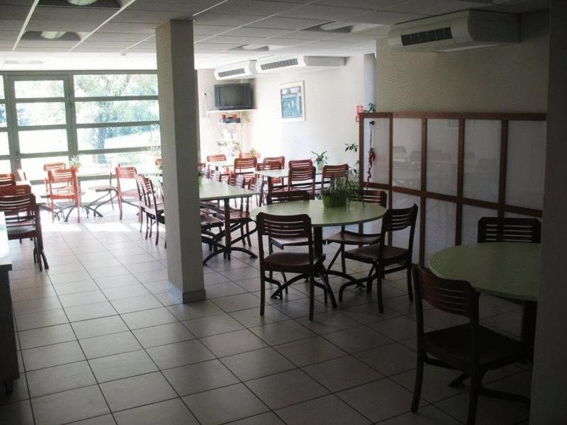 Home Du Buisson Hotel Des Familles Isle Bagian luar foto