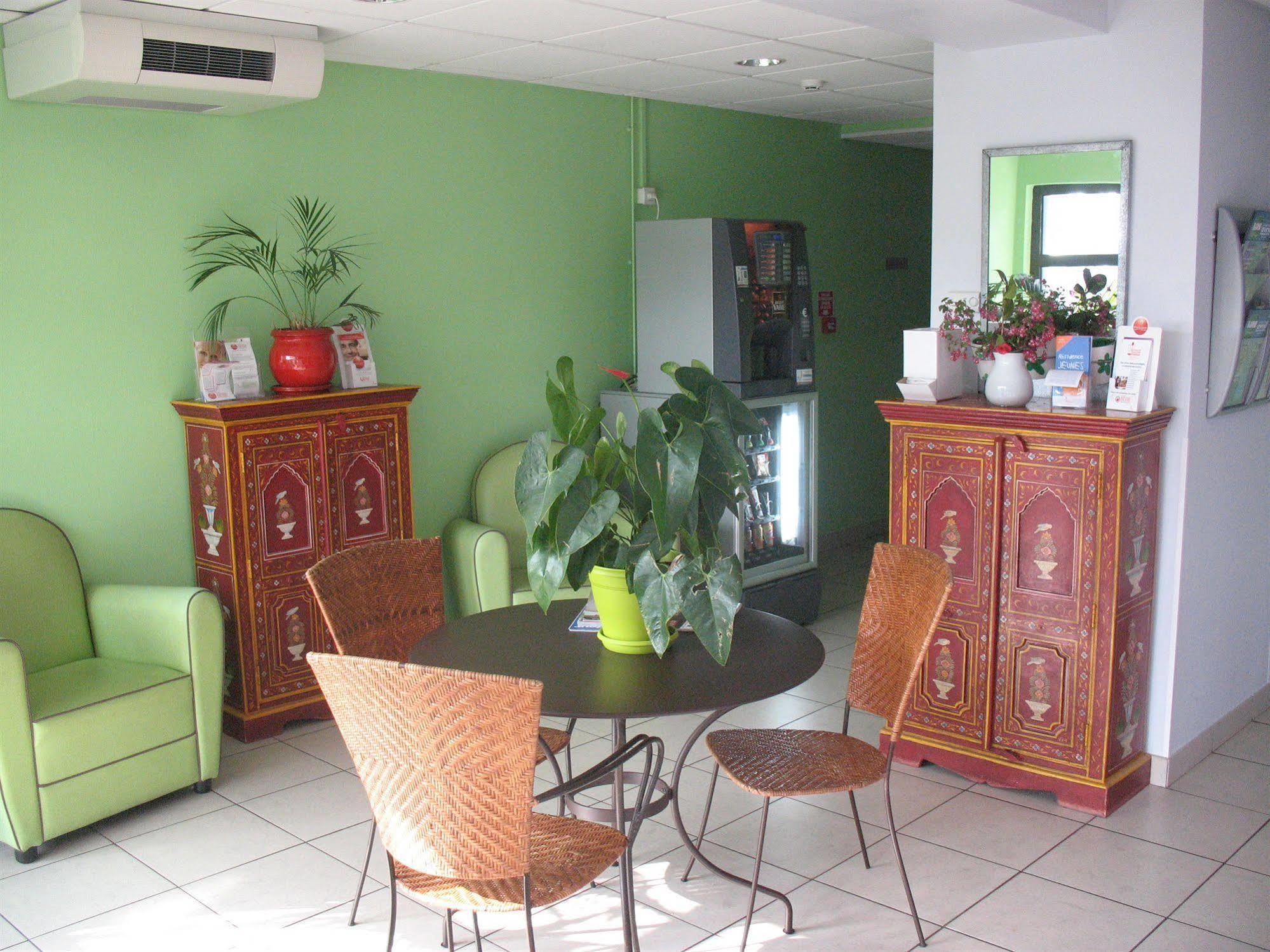 Home Du Buisson Hotel Des Familles Isle Bagian luar foto