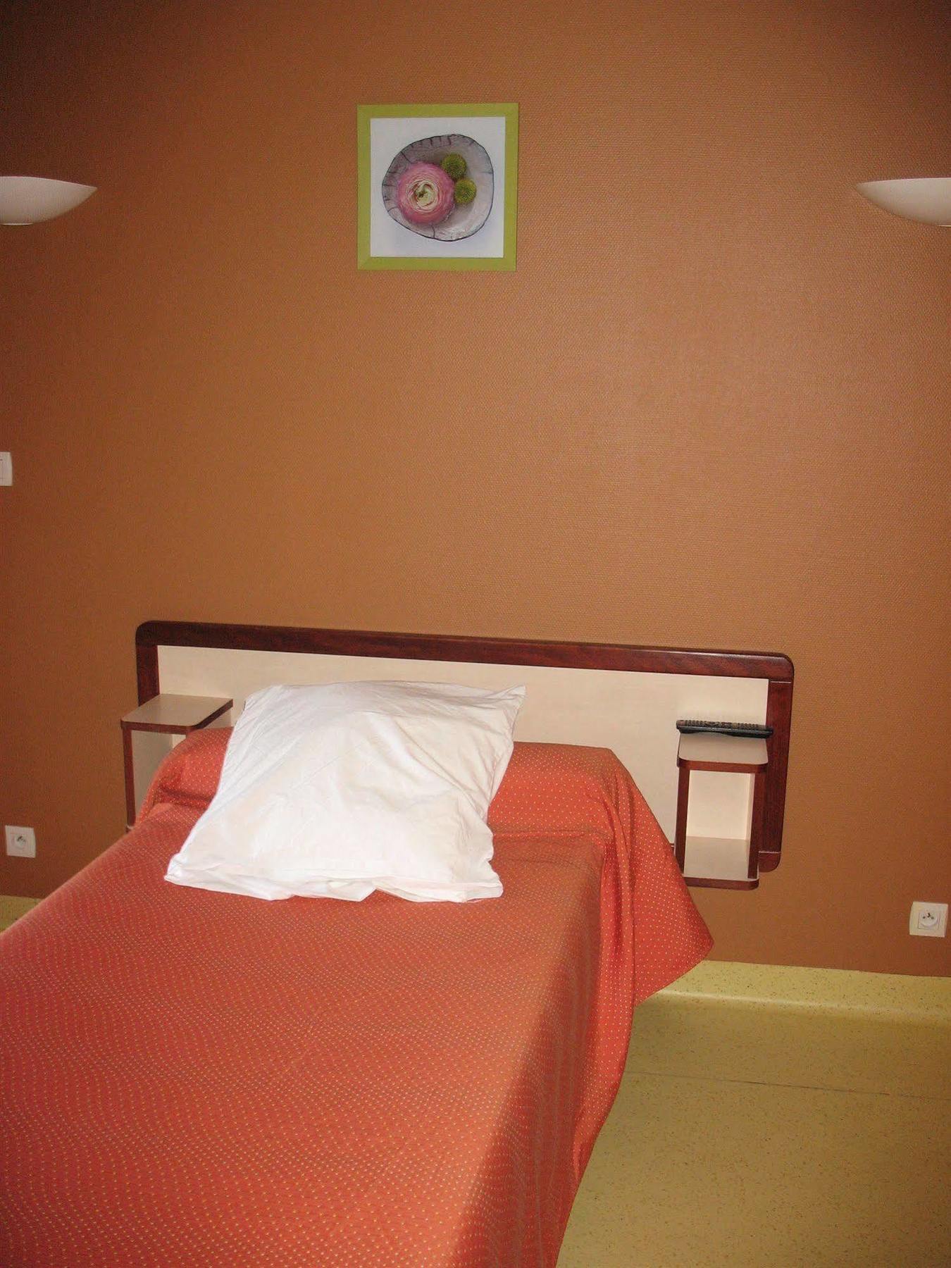 Home Du Buisson Hotel Des Familles Isle Bagian luar foto