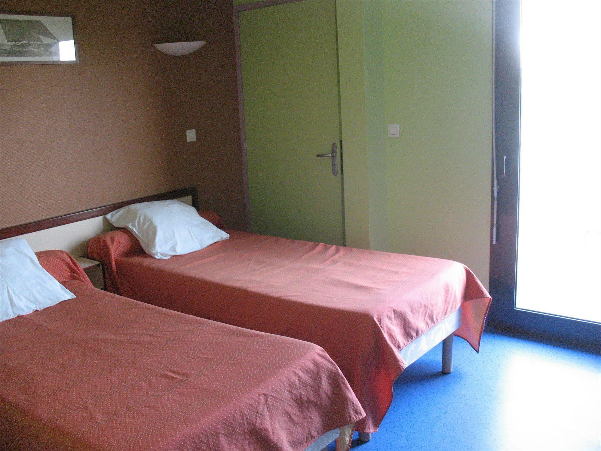 Home Du Buisson Hotel Des Familles Isle Bagian luar foto